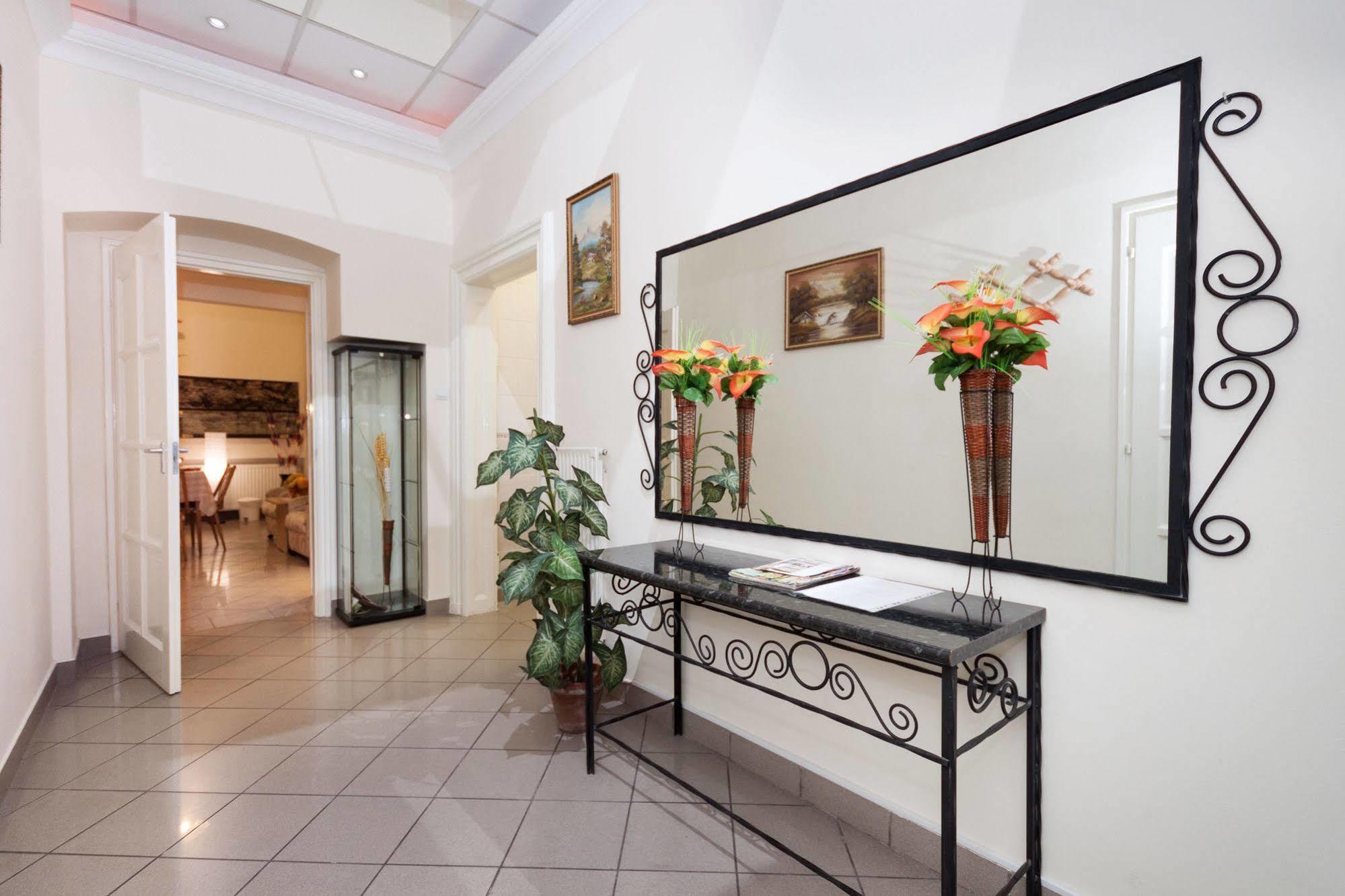 Like Home - City Center - Style Apartment Budapest Eksteriør bilde