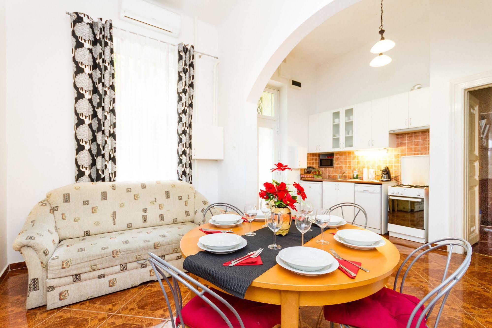 Like Home - City Center - Style Apartment Budapest Eksteriør bilde